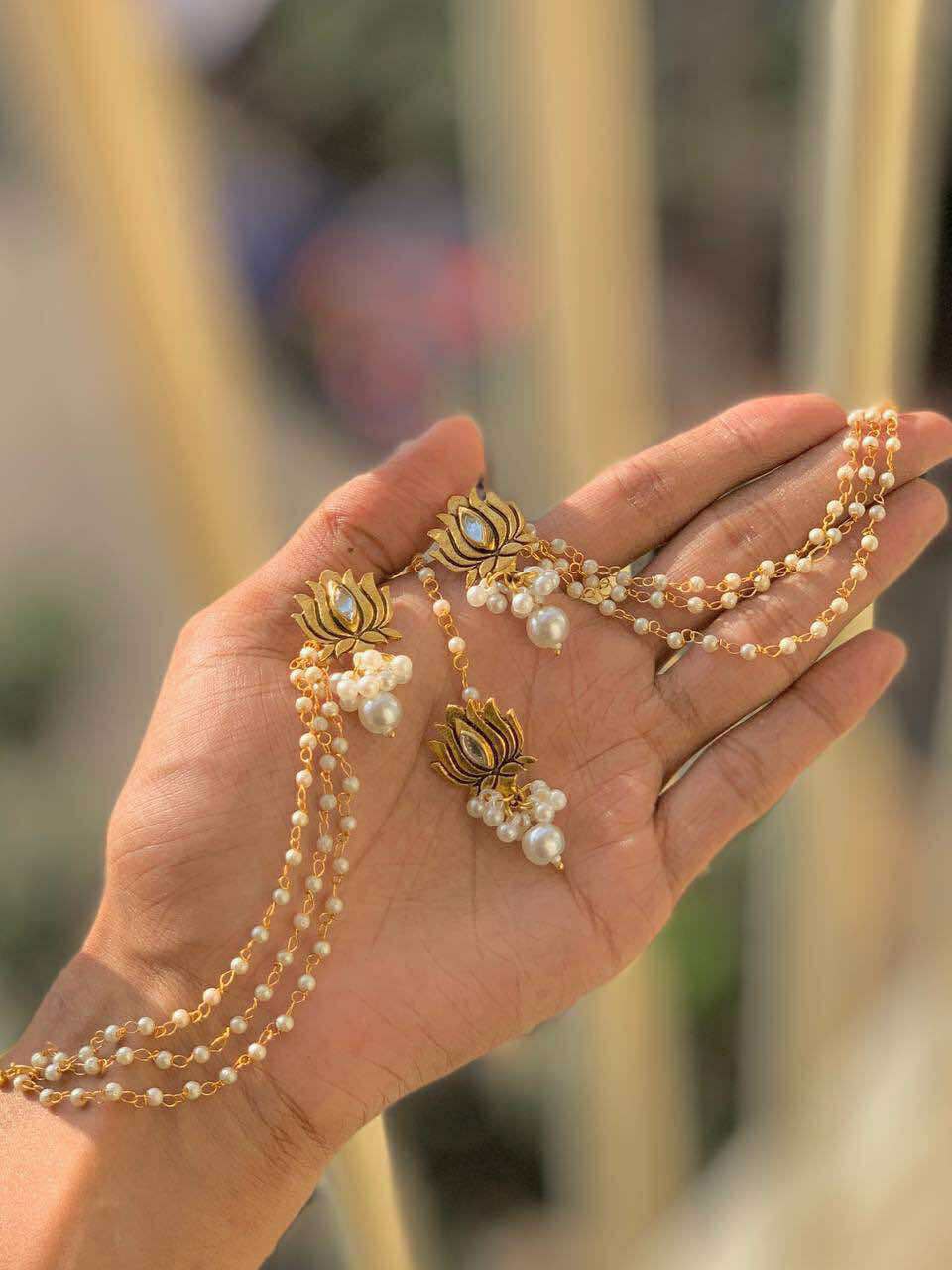 Beautiful Flower Kundan Set